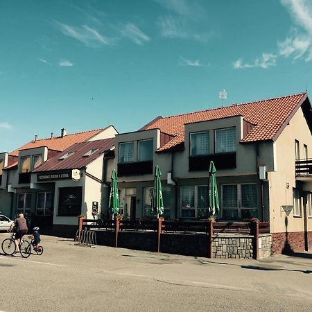 Penzion A Restaurace U Jezirka Hrimezdice Ngoại thất bức ảnh