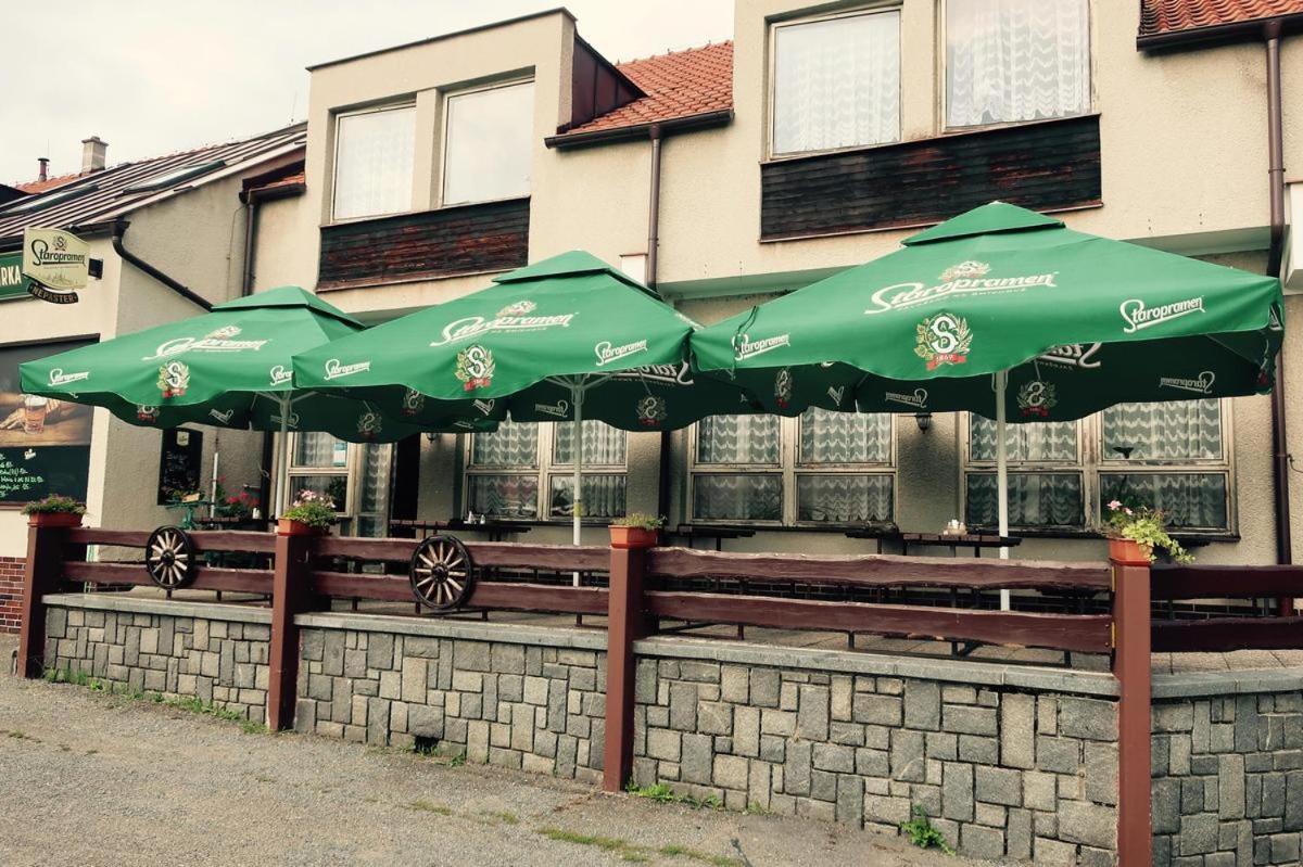 Penzion A Restaurace U Jezirka Hrimezdice Ngoại thất bức ảnh